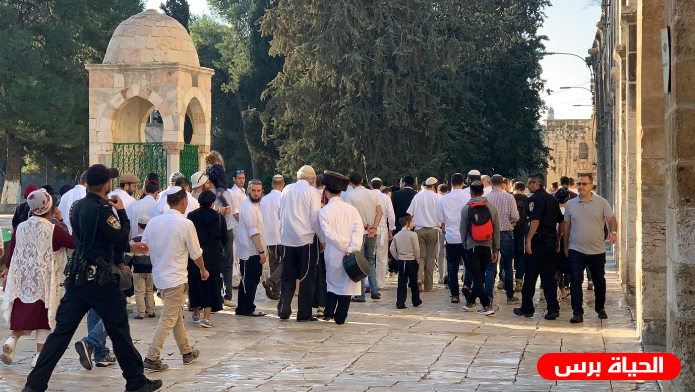 عشرات المستوطنين يقتحمون الأقصى